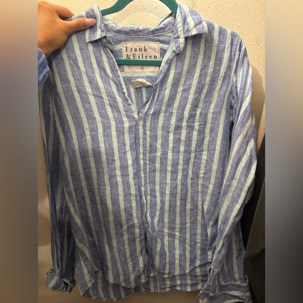 Frank and Eileen button down shirt 
Small